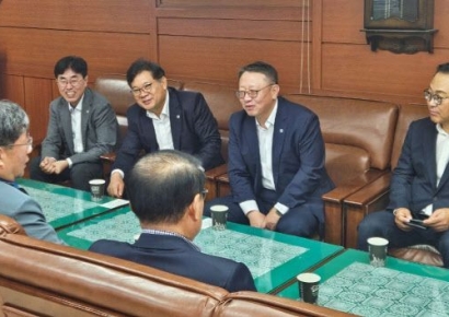 [1mm금융톡]남대문시장에 컨설팅센터 연 우리銀…정진완 행장과의 인연 '눈길'