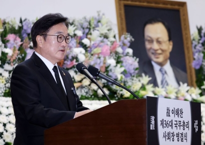 우원식 "이해찬 정치는 관념이 아니라 현실…민주주의 너머 민주주의 개척하는 자산"