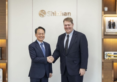 진옥동 신한금융 회장, 씨티그룹과 디지털 자산·투자금융 협력 논의