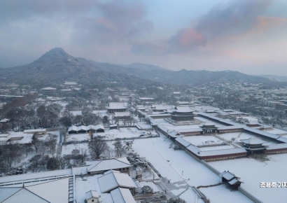 [포토] 눈 내린 경복궁과 북악산