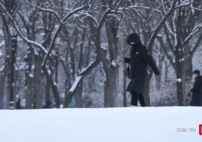 [포토] 눈과 함께하는 출근길