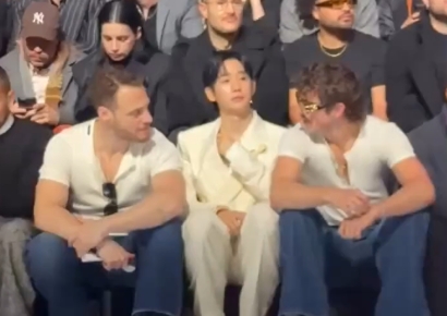 '쩍벌' 서양인 사이 낀 정해인…"투명인간 취급" 인종차별 논란