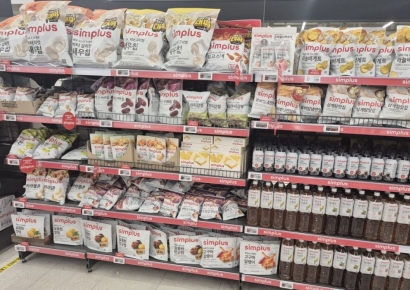 "같은 과자만 잔뜩 진열돼" 홈플러스 납품 반토막…설 대목 앞, 매대 '텅텅' 비나