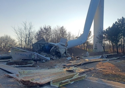 바람개비도 아니고…'휘청' 하더니 그대로 꺾였다, 대형 참사 날 뻔 '아찔'
