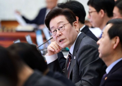 李대통령 "주가·집값 같은 선상서 판단하면 안 돼…사회 지도층 선동 옳지 않아"