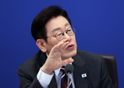 "교장 선생님 말씀 또 왔다…이젠 스팸 문자 같아" 일주일새 9건 쏟아진 대통령 '훈시사항' [관가in]