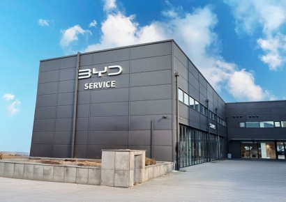 "수입차 내연기관 안사요"…테슬라·BYD 인기에 판매 줄어