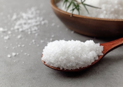 넘치는 소금, 부족한 칼슘… 식탁 위 무너지는 뼈 건강