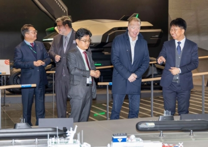 HD현대 글로벌R&D센터 찾은 캐나다 국방조달장관 "미래에 온 것 같아"