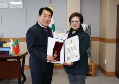 늦게 도착한 국가의 인사… 양산시, 6·25참전유공자 유족에 화랑무공훈장 전수