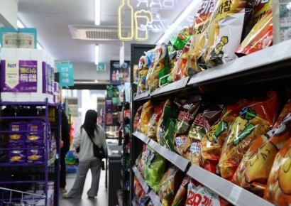 "집 앞 편의점이 사라졌어요"…일본만큼 늘더니 韓 도입 이후 첫 감소