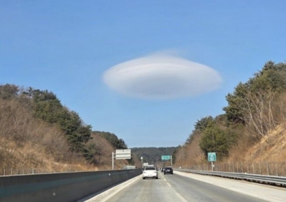 과거 추락 사고로 '124명 전원 사망' 악몽도…설악산 인근 하늘에 뜬 'UFO 구름' 정체
