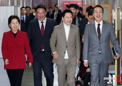 [포토] 최고위 향하는 국민의힘 지도부