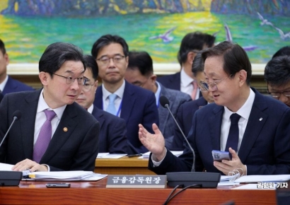 [포토] 대화하는 금융위원장과 금감원장