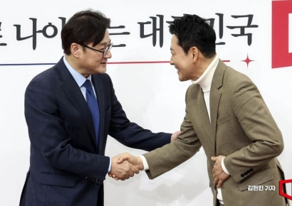 [포토] 장동혁·홍익표, 영수회담 논의.."여야정 힘 모아야"