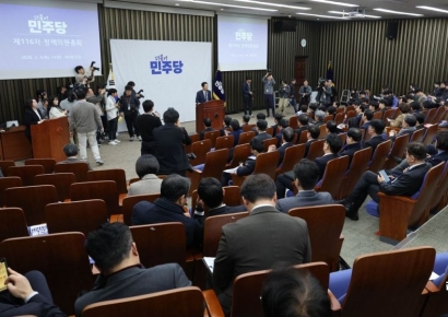 [단독] 공소청·중수청법 '집안단속' 나선 與지도부…고위당정 힘 싣는다