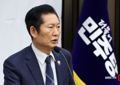 [포토] 정청래 "합당 선언 한 적 없다…초선부터 3선까지 의견 경청할 것"