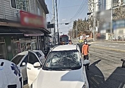 '조수석 탑승자 날벼락' 반대편 화물차 기사 '뺑소니' 여부 수사