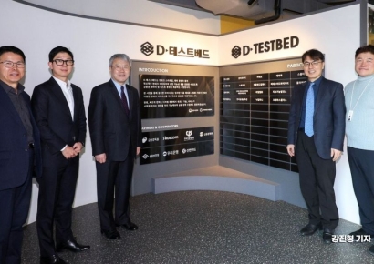 [포토] 디테스트베드존 찾은 장범식 대표-김건 이사장