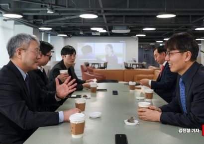 [포토] 의견 나누는 장범식 대표-김건 이사장