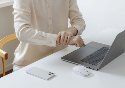 “기다릴까, 병원 갈까?”… 갑자기 솟아오른 손목 혹, 대부분 양성이나 방치는 금물