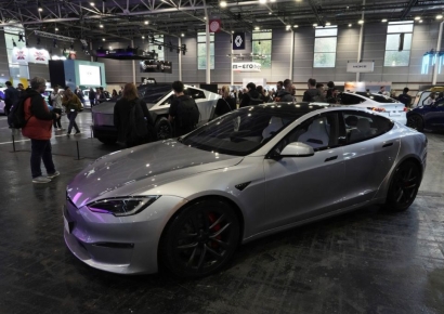 "문만 열렸어도 살 수 있었는데"…반복되는 테슬라 '전자식 도어'의 비극