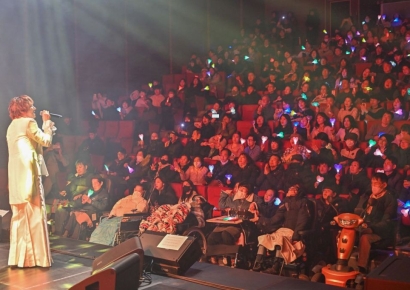 가수 김장훈 '베리어프리 공연'…사회적 편견 허물어