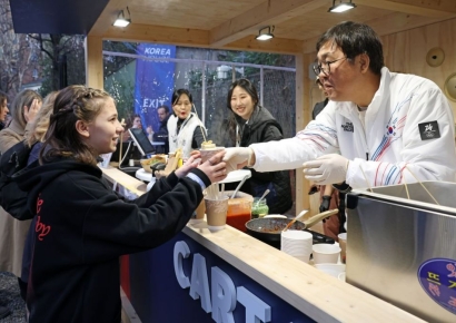 최휘영 장관 밀라노 코리아하우스 방문, K푸드 홍보 나서