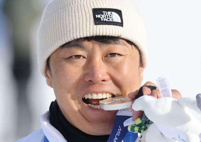 "와이프, 가족들 고생했다" 눈물…'깜짝 銀' 스노보더 김상겸, 韓 올림픽 '400번째 메달' 주인공(종합)