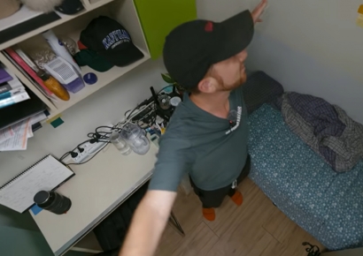 "이게 방이냐" 월 37만원 고시원에 외국인 '충격'…韓누리꾼은 "가성비 최고" 의외 반응