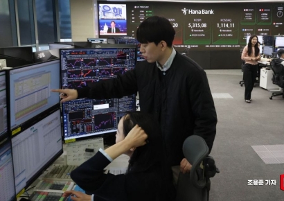 [포토] 급등 출발한 코스피, 분주한 딜링룸