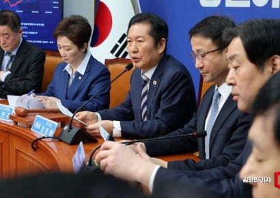 [포토] 민주 "부동산 투기와의 전쟁서 승리...패가망신 각오해야"