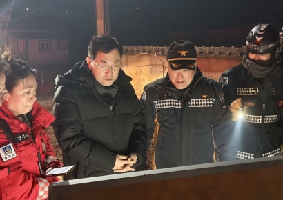 경주 문무대왕면 산불, 헬기 20대 투입해 주불 진화…인명 피해 없어