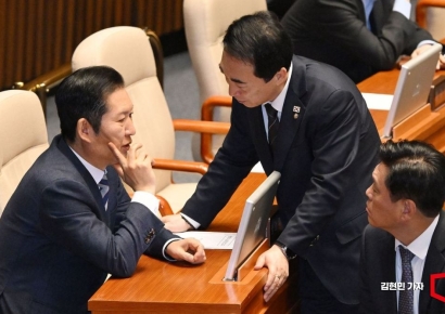 [포토] 대화하는 민주당 지도부