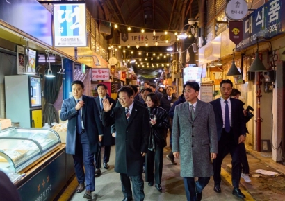 [폴폴뉴스]李대통령 지지율 3주 연속 올라 56.5%…민주·국힘 격차 좁혀져