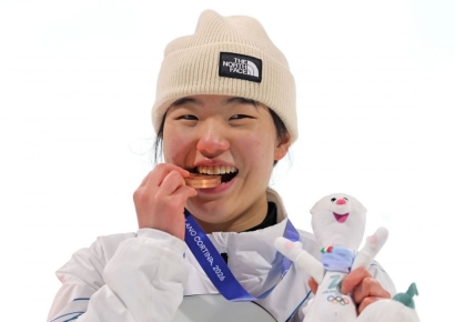 손목 부러져도 다시 훨훨 날았다…18세 여고생 스노보더 유승은, 설상 여자 첫 동메달(종합)