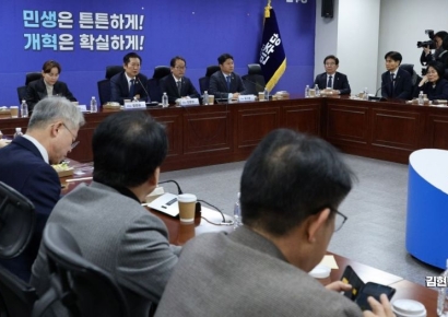 [포토] 재선의원들과 간담회 나선 정청래 