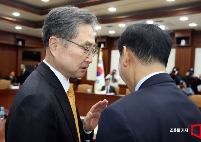 [포토] 대화하는 구윤철 부총리와 조현 장관