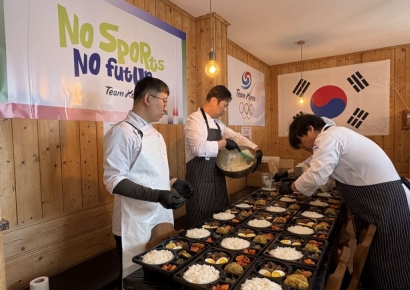 "갈비찜 너무 맛있어" 한국팀 대만족 도시락…든든한 국대 밥심, 우리가 받친다 