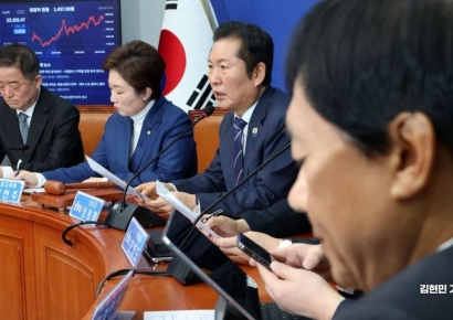 [포토] 與, 법사위서 재판소원·대법관증원법 등 추진…"차질 없이 처리"