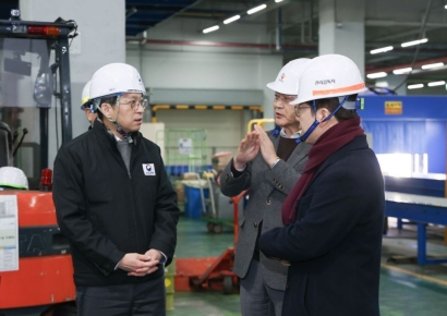 국토부 2차관, 설 앞두고 택배 터미널 현장 점검