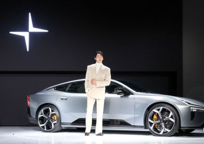 [포토] 폴스타5와 함께하는 배우 김우빈