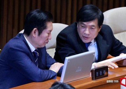 [포토] 대화하는 정청래-이성윤