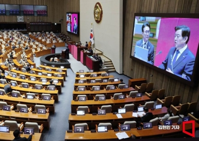[포토] 金 총리 " 재건축·재개발 금기어 아냐...민간 재개발 공급도 중요"