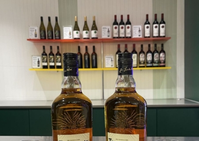 [오늘밤편술]1만원대로 즐기는 삼색삼味…가성비 위스키 '티처스'