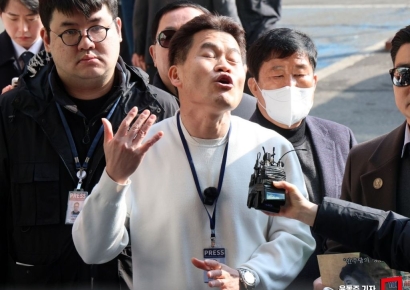 [포토] 경찰 출석하는 전한길