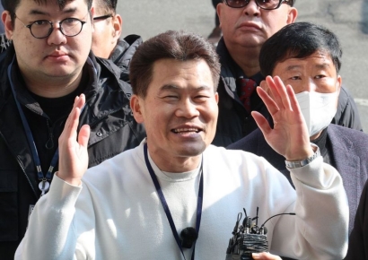 "1000억 건국펀드로 尹 중심 제2국가 만들자"…전한길 황당 주장