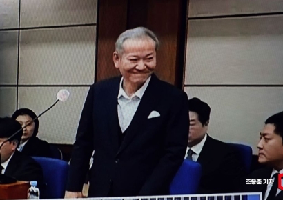 [포토] 1심 징역 7년, 미소 짓는 이상민