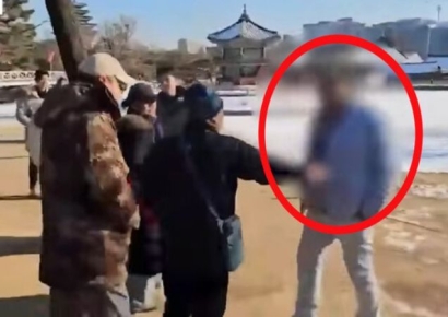 "이건 정말 선 넘었다" 경복궁 지키는 경비원 집단폭행 뒤 다음날 출국한 중국인들