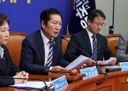 [포토] 정청래 “장동혁, 무례하기 짝 없어…초딩만도 못해”